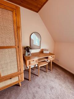 Barneys Retreat - Lakeside Getaway - South Cerney - 6