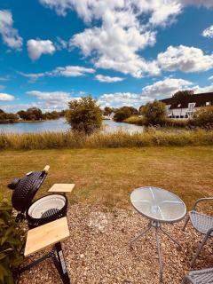Barneys Retreat - Lakeside Getaway - South Cerney - 1