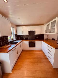 Barneys Retreat - Lakeside Getaway - South Cerney - 8