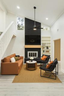 Modern Retreat for Families with Games & Outdoor Fun - Houston - 2
