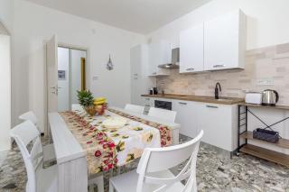Blanche Apartments - 3