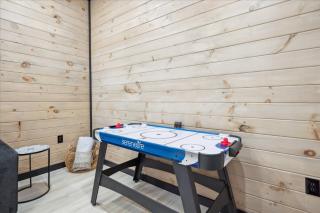 New Cabin Windoor Swim Spa, Hot Tub & Gameroom - Pigeon Forge - 7