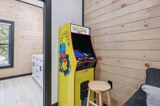 New Cabin Windoor Swim Spa, Hot Tub & Gameroom - Pigeon Forge - 6