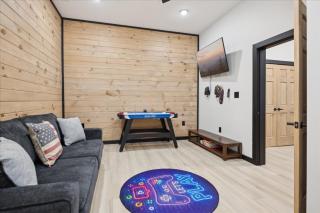 Villa De Luxe by Beyond Expectations w Pool - 6