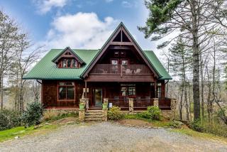 Luxury Three-Story Riverfront Cabin Rental for Groups in Blue Ridge Region of Georgia - Blue Ridge - 0