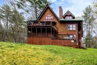 Luxury Three-Story Riverfront Cabin Rental for Groups in Blue Ridge Region of Georgia - Blue Ridge - 9