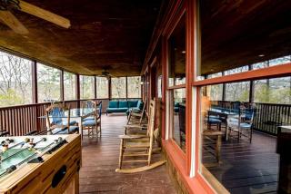 Luxury Three-Story Riverfront Cabin Rental for Groups in Blue Ridge Region of Georgia - Blue Ridge - 5
