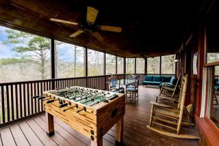 Luxury Three-Story Riverfront Cabin Rental for Groups in Blue Ridge Region of Georgia - Blue Ridge - 4
