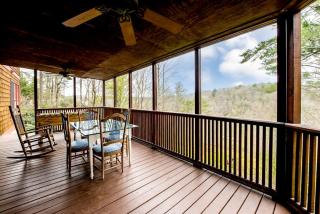 Luxury Three-Story Riverfront Cabin Rental for Groups in Blue Ridge Region of Georgia - Blue Ridge - 3