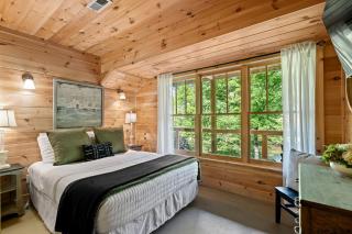 Incredible Riverfront Cabin Surrounded by Trees for an Unforgettable Escape in Nature in Blue Ridge, Georgia - 6