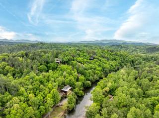Incredible Riverfront Cabin Surrounded by Trees for an Unforgettable Escape in Nature in Blue Ridge, Georgia - 1