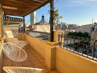 Edificio Amarillo en el Barrio - Alicante - 9