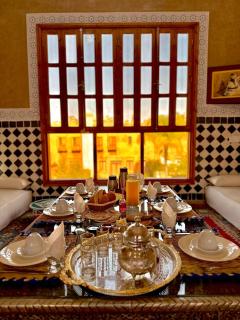 Riad Dar Mima Hnina - Your Traditional and Private haven of peace, 2 pools, 10' from airport - 4