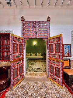 Riad Dar Mima Hnina - Your Traditional and Private haven of peace, 2 pools, 10' from airport - 2