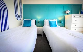 Poolside Family Escape in Luton - Luton - 4