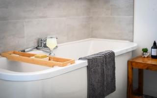Poolside Family Escape in Luton - Luton - 3