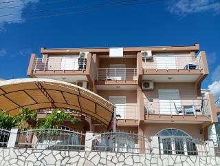 Infinity Sea View Central Apartments - Bar - 8