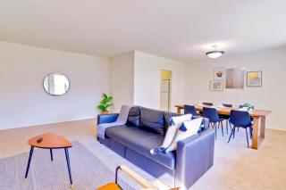 Modern Retreat Near Metro with Pool Access - Arlington - 8