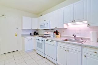 Modern Retreat Near Metro with Pool Access - Arlington - 3