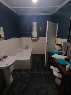 Karoo Refresh Cheerful 2 Bedroom House - Oudtshoorn - 4
