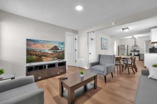 Modern 3BR Near Downtown & Casino, Pet-friendly, Fast Wi-Fi, Laundry - Columbus - 0