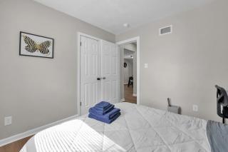 Modern 3BR Near Downtown & Casino, Pet-friendly, Fast Wi-Fi, Laundry - Columbus - 7