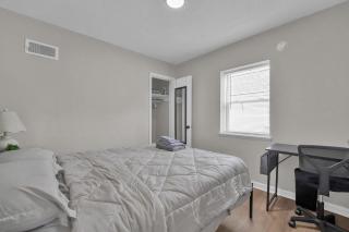 Modern 3BR Near Downtown & Casino, Pet-friendly, Fast Wi-Fi, Laundry - 6