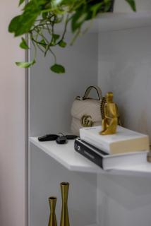 Designer Apartment near Mega, River, Parks & Malls - Almaty - 2