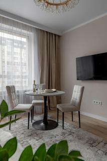 Designer Apartment near Mega, River, Parks & Malls - Almaty - 4