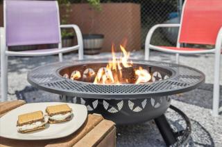 Cozy Cottage Wev Charger, Firepit & Bed Swing - Sevierville - 9