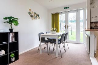 Comfortable 3-Bedroom House with Private Driveway in Bedford - Bedford - 7