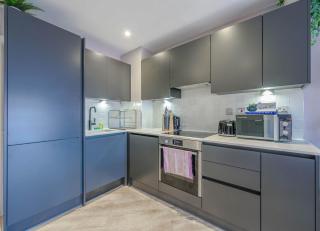 Central Birmingham Stunning 2 Bedroom Apartment - 9