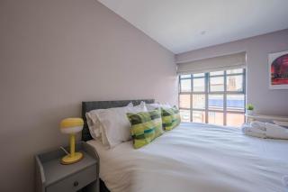 Central Birmingham Stunning 2 Bedroom Apartment - 9