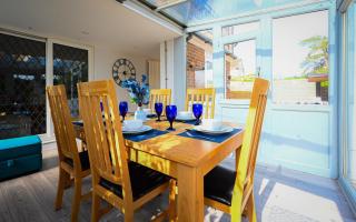 Poolside Family Escape in Luton - Luton - 7