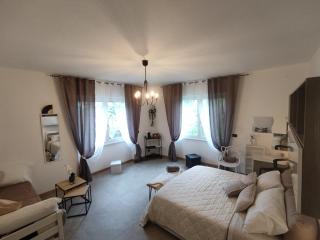 Tirano Express luxury Apartment - 9