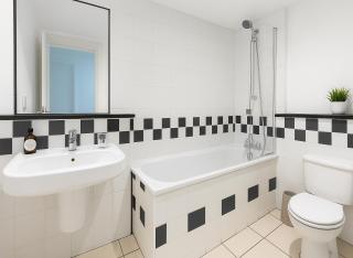 2 Bed Flat off Brick Lane - London - 6