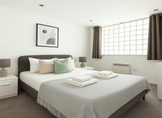 2 Bed Flat off Brick Lane - London - 9