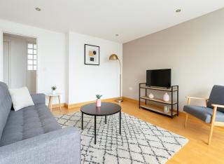 2 Bed Flat off Brick Lane - London - 3