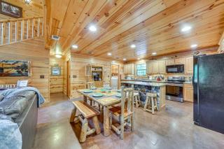 Hot Tub and Game Room Family Retreat in Broken Bow - Broken Bow - 2