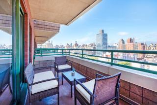 Sunny 3 BR 3 Bath Apt with Large Balcony - New York - 9