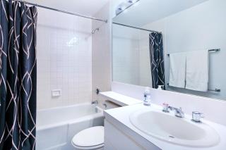 Sunny 3 BR 3 Bath Apt with Large Balcony - New York - 4