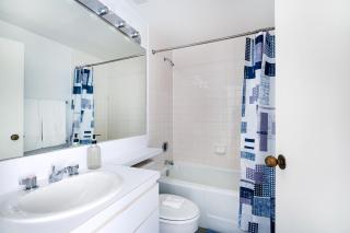 Sunny 3 BR 3 Bath Apt with Large Balcony - New York - 3