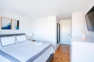 Sunny 3 BR 3 Bath Apt with Large Balcony - New York - 1