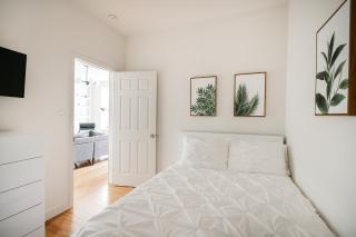 Beautiful 3 Bedroom Unit in Prime Location - New York - 2