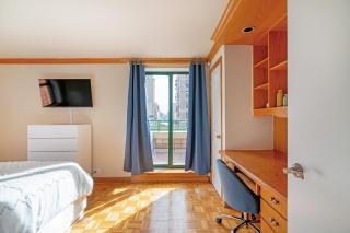 Contemporary 2 Bed 2 Bath Apt Bright and Sunny - New York - 1
