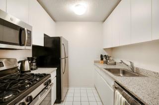Luxury 2 Bed 2 Bath Unit in Prime Location of NYC - New York - 2