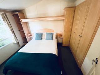 2 Bedroom Caravan GW39, Thorness Bay, Isle of Wight, Dog Friendly - Porchfield - 8