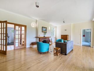 Pass the Keys Surrey Retreat – 5BR Hidden Gem - Ottershaw - 2