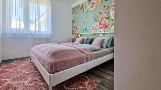 Amphora Luxury Apartment with FREE private Parking and cozy Balcony - 9