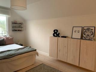 Family-Friendly House with Garden & Terrace by the Sea - Bovallstrand - 3